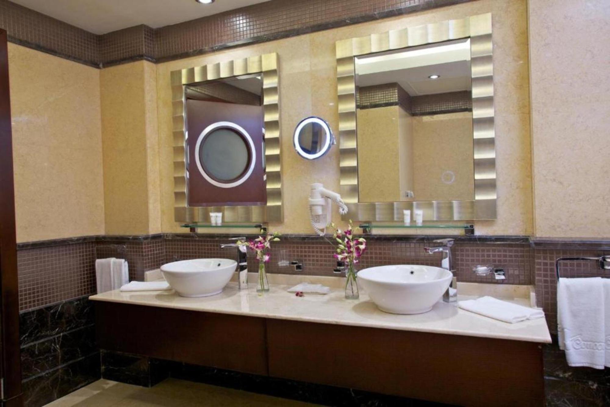 Dancenter Luxe Corniche Hotel Formerly Concorde Hotel Füceyre Dış mekan fotoğraf